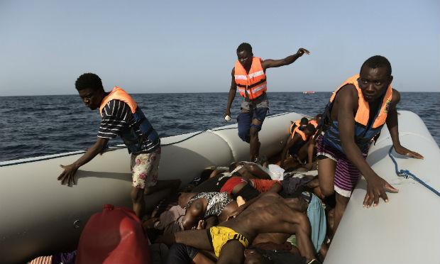 Quase 70 migrantes são resgatados no mar entre Espanha e Marrocos