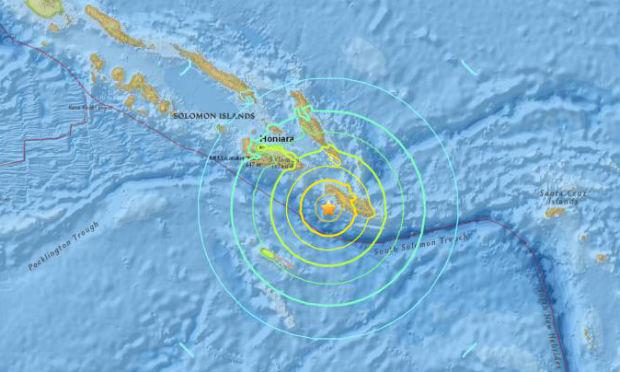 Sismo de magnitude 7,7 próximo às ilhas Salomão gera alerta de tsunami