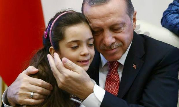 Erdogan recebe menina síria que descreveu inferno de Aleppo no Twitter