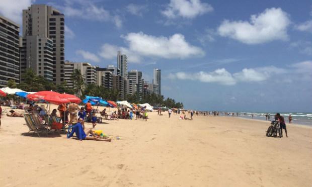 Com crise, frequentadores da Praia de Boa Viagem reclamam de preços altos