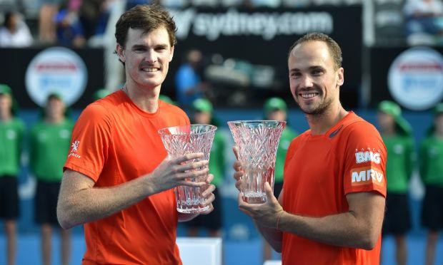 Com o triunfo, eles se credenciaram para enfrentar na segunda rodada o espanhol David Marrero e o sérvio Nenad Zimonjic. / Foto: AFP.