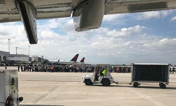 Tiroteio provocou pânico e correria no aeroporto de Fort Lauderdale, um dos maiores dos Estados Unidos / Foto: AFP
