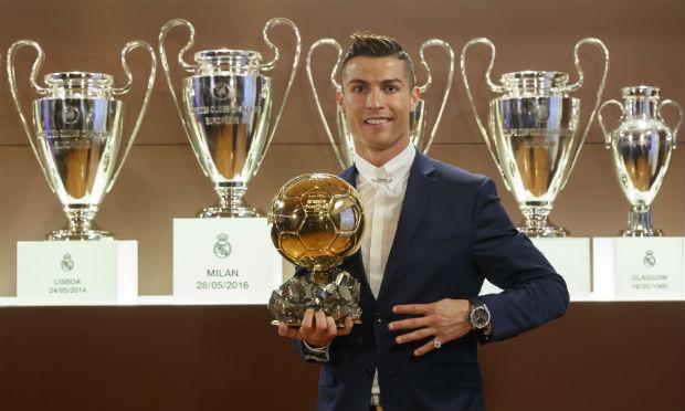 Cristiano Ronaldo é favorito a conquistar sua quarta bola de ouro da Fifa. / Foto: AFP.