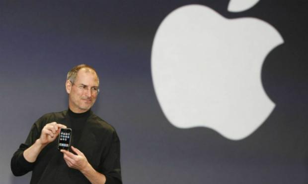 Há dez anos, Steve Jobs apresentava o iPhone na Conferência Macworld, na Califórnia / Foto: AFP