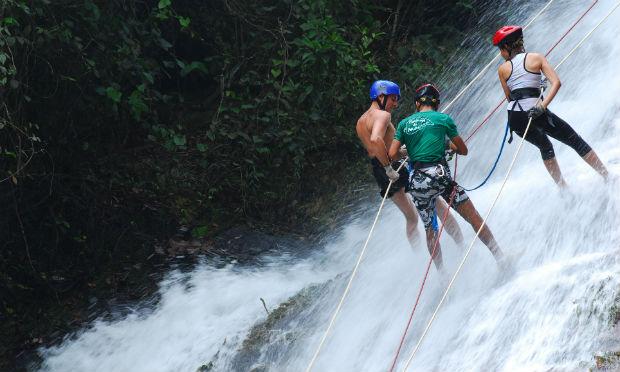 Para se refrescar no verão, a Cachoeira Véu da Noiva pode ser um dos destinos para se aventurar em PE / Foto: Tom Cabral/ Arquivo JC Imagem