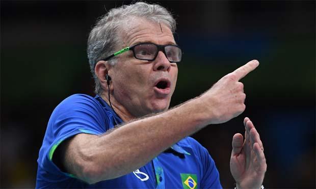Treinador tem dois ouros com o vôlei masculino / Foto: AFP