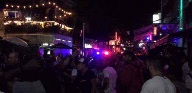 Durante o tiroteio, várias pessoas correram para fora da boate onde estava acontecendo o festival / Foto: Reprodução/Twitter