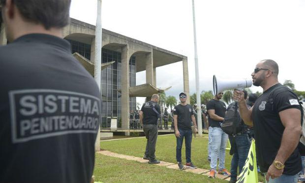 Em Brasília, agentes penitenciários pedem mais contratações