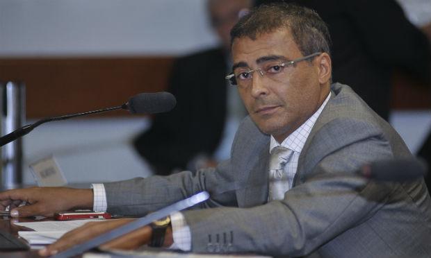 STF pede que Romário se manifeste em inquérito contra o senador