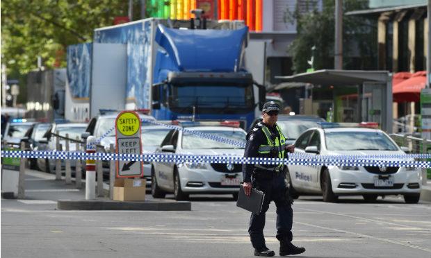 Um carro avançou contra pedestres no centro de Melbourne, Austrália / Foto: AFP