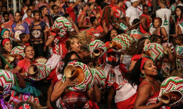 Encontros para o Carnaval acontecem nas sedes das agremiações e na Rua da Moeda, no Bairro do Recife / Foto: Allan Torres / PCR