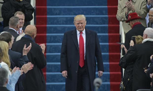 Trump colocou o combate contra o extremismo islâmico no centro de sua política externa em seu discurso de posse nesta sexta-feira (20). / Foto: Mandel Ngan / AFP