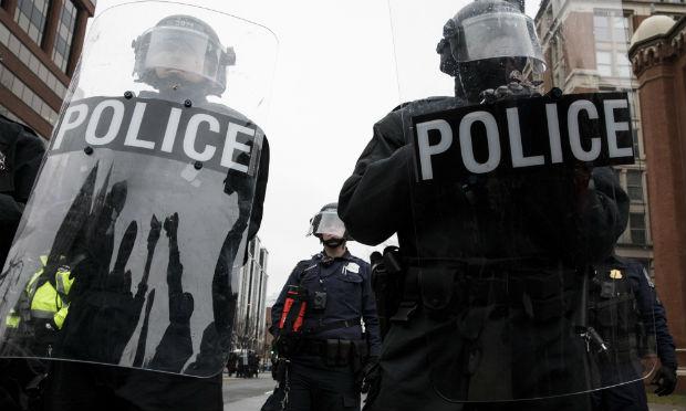 EUA: Explosão atinge viatura de polícia; nenhum agente ficou ferido