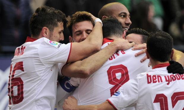 Com Ganso fora até do banco, Sevilla vence lanterna em jogo de 7 gols