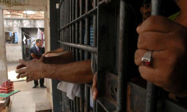 Operação padrão de agentes penitenciários afeta visitas em Bangu