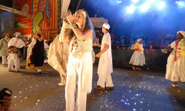 Maria Bethânia aceita convite para Carnaval do Recife, diz assessoria da cantora