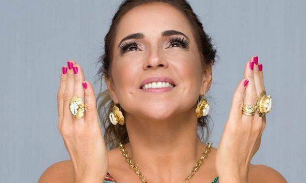 A cantora promete trazer todo charme e ritmo baiano ao Recife para movimentar o Baile da Proibida  / Foto: Facebook