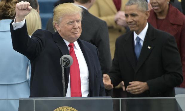 Trump assina memorando de saída dos EUA do Acordo Transpacífico