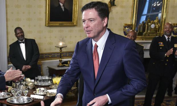 Trump pediu ao diretor do FBI James Comey, muito criticado por seu papel na campanha presidencial, que permaneça no cargo. / Foto: Mandel Ngan / AFP
