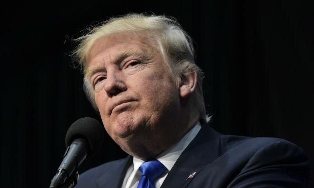Ordens sobre assuntos polêmicos devem ser assinadas por Trump nesta quarta (25) / Foto: AFP