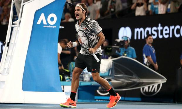 Roger Federer declarou que a vitória sobre o espanhol Rafael Nadal, neste domingo, na final do Aberto da Austrália, faz o título ser mais especial. / Foto: Scott Barbour / POOL / AFP