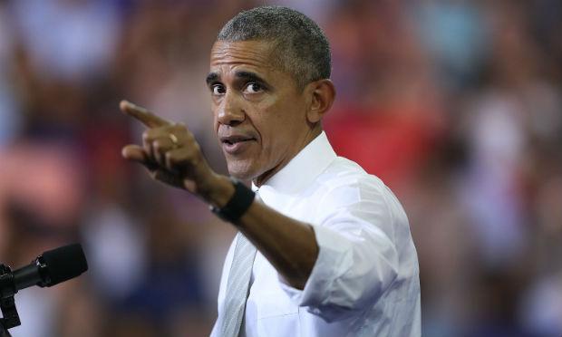 Obama, quebrou seu silêncio nesta segunda-feira (30), dez dias após a sua saída do poder, para incentivar os americanos a se manifestar em defesa da democracia. / Foto: Joe Raedle / Gety Images / AFP