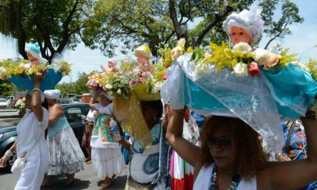 Mais uma vez, religiosos e curiosos se reuniram no centro do Rio de Janeiro para celebrar a "Rainha do Mar" no seu dia. / Foto: Tomaz Silva/Agência Brasil