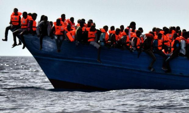 Foi o presidente do Conselho Europeu, Donald Tuskque quem falou ser "viável" fechar a rota imigratória do Mar Mediterrâneo que liga a Itália à Líbia. / Foto: Aris Messinis/AFP