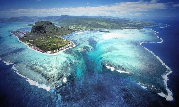 Mineral de 3 bilhões de anos foi encontrado na superfície da Ilha Maurício / Foto: reprodução