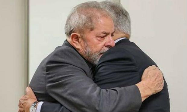 Lula recebeu a visita de diversos políticos no Sírio-Libanês, entre eles Fernando Henrique Cardoso / Foto: Reprodução