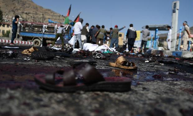 Pelo menos 59 pessoas estão entre as vítimas do atentado à Suprema Corte de Cabul, no Afeganistão. / Foto: Wakil Kohsar/AFP