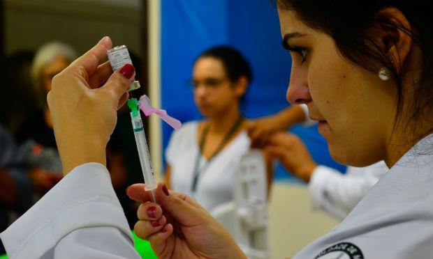 Nas áreas de risco, a vacina contra a febre amarela é recomendada para crianças de 9 meses e 4 anos / Foto: Agência Brasil