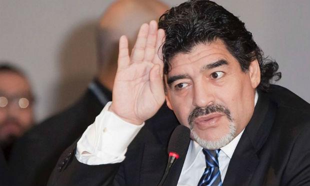 Maradona decidiu se aliar à entidade e anunciou uma parceria na qual trabalhará para torná-la "limpa e transparente". / Foto: Carlo Hermann/AFP