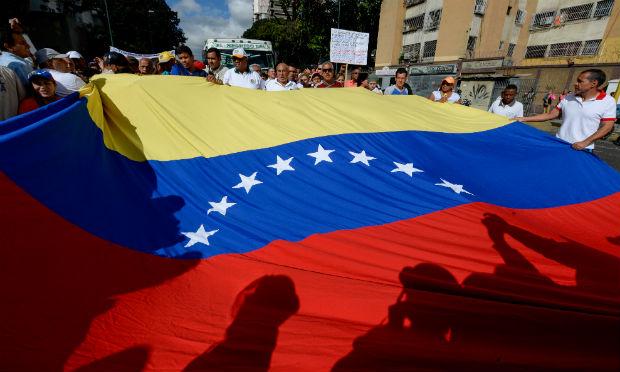 Maduro convocou marcha após oposição anunciar protesto contra o governo também no domingo / Foto: AFP