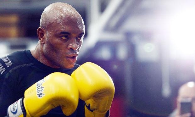 Anderson Silva não vence uma luta há quase cinco anos. / Foto: UFC