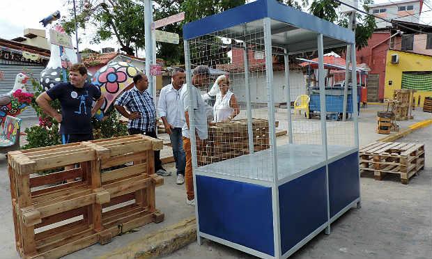 Comerciantes receberam barracas provisórias para que possam trabalhar durante as obras / Foto: divulgação Prefeitura de Ipojuca