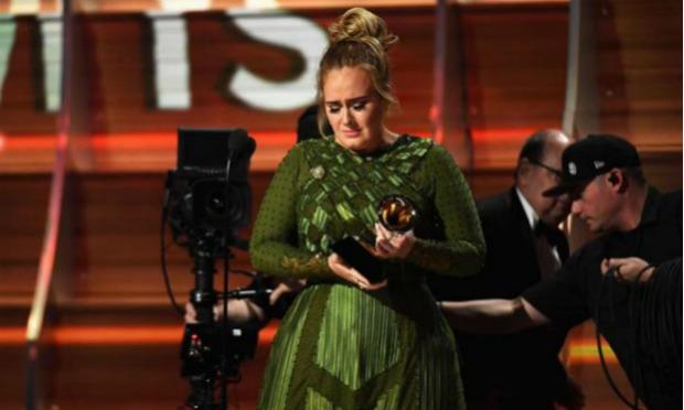 Premiando Adele, Grammy assume preferência pelas cifras em vez da arte