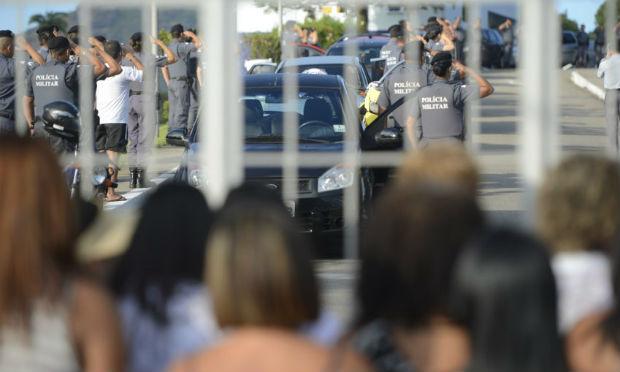 Em todos os quatro pontos de bloqueios havia a presença de mulheres e outros familiares de PMs / Foto: Agência Brasil