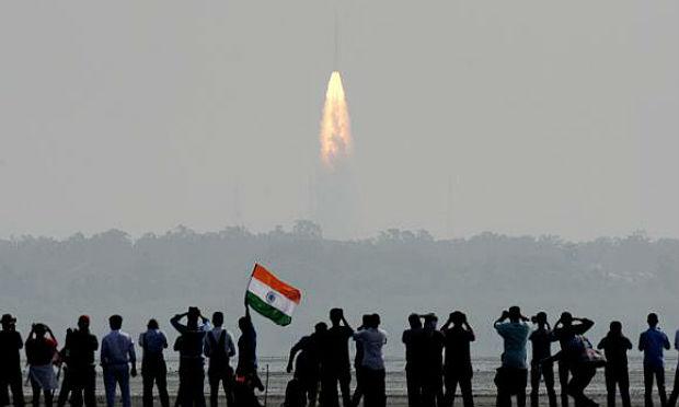 Índia bate recorde ao lançar 104 satélites usando um único foguete