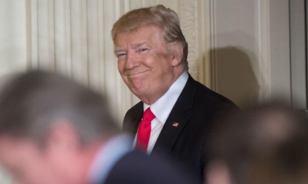 Trump ainda afirmou que o tribunal que decidiu contra o seu veto a imigrantes está "um caos" / Foto: AFP