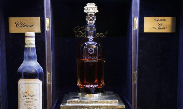 Garrafa de rum mais cara do mundo é vendida por 100 mil euros