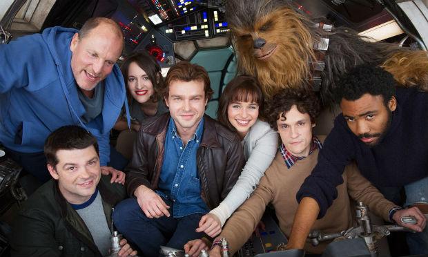 Segundo a Disney, o longa irá narrar as histórias de Han Solo e Chewbacca nos eventos anteriores / Foto: Divulgação
