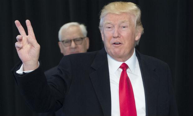 O presidente Donald Trump já havia prometido que o Departamento de Segurança Interna iria reforçar a deportação de imigrantes. / Foto: Saul Loeb / AFP