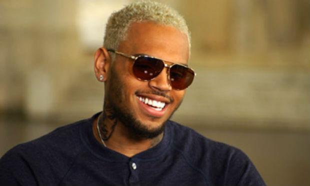 Justiça proíbe Chris Brown de se aproximar de ex