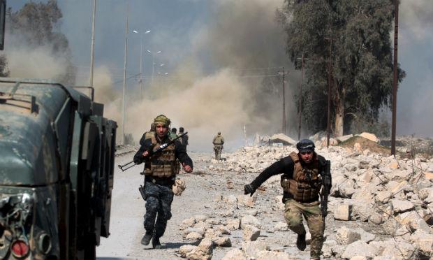 Exército do Iraque começa a expulsar jihadistas do aeroporto de Mossul