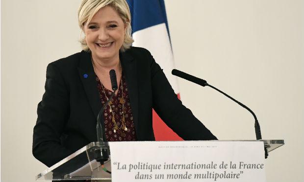 Le Pen diz que ações de Trump até agora são boas para a França