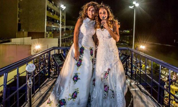 Daniela e Malu se casaram em cima do trio em Salvador / Foto: Celia Santos/reprodução/Instagram