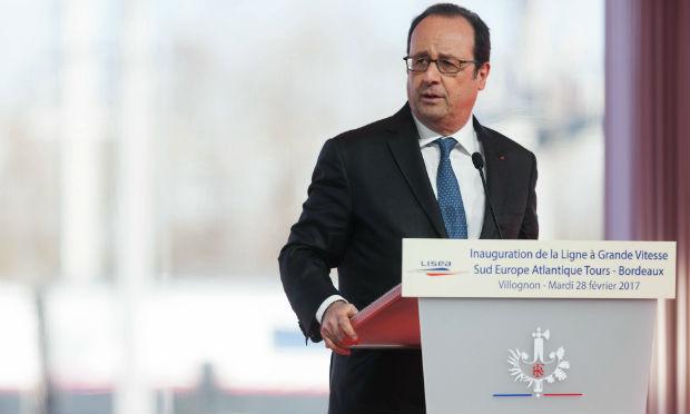 Militar atira acidentalmente em discurso de Hollande e deixa feridos