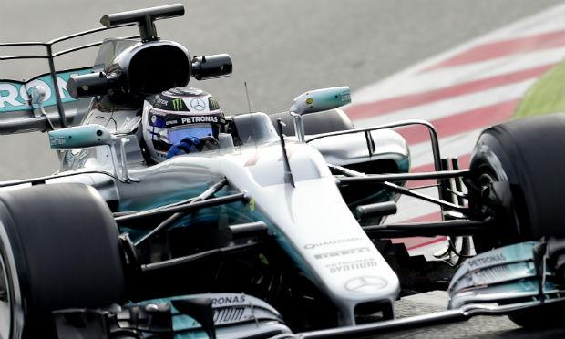 Com Vettel perto, Bottas lidera terceiro dia de testes da Fórmula 1