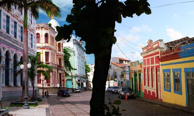 Basta um pulo e você estará no Recife ou em Olinda. São tão próximas, que se completam nas belezas e desafios / Foto: Acervo/ JC Imagem